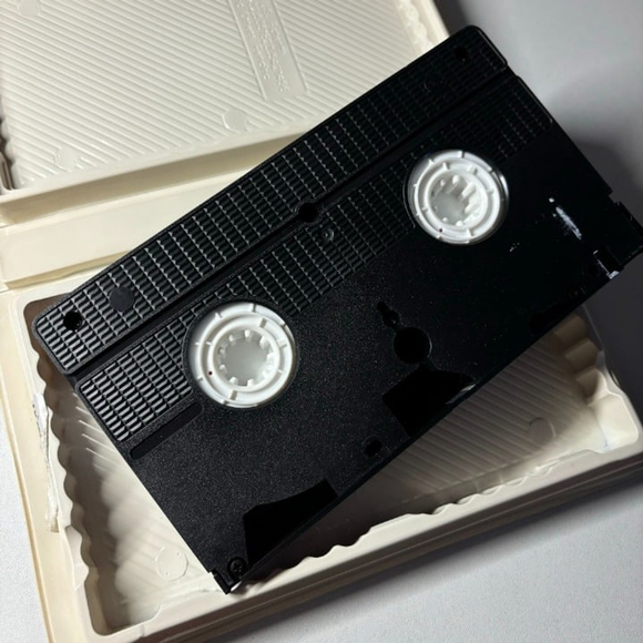 James and the Giant Peach (VHS, 1996) A Walt Disney Animated Masterpiece Film - Picture 7 of 8